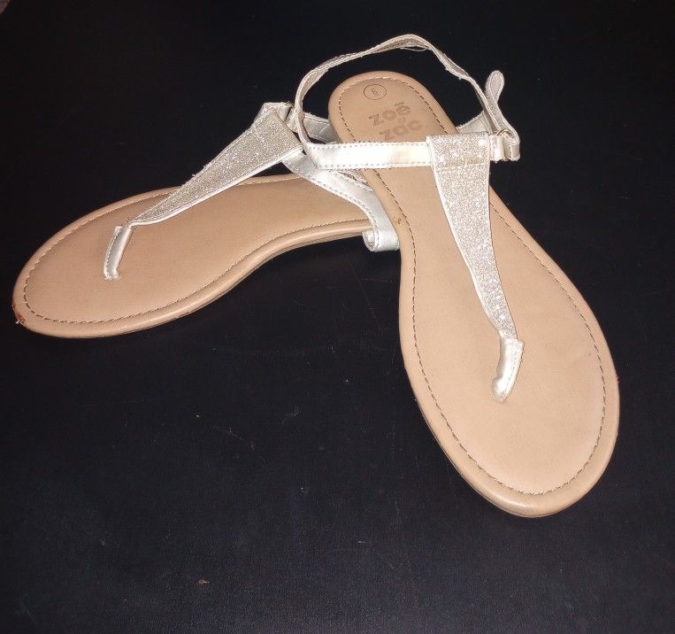 Zoe & Zac Women's T Strap Thong Flat Sandals Gold Size 6