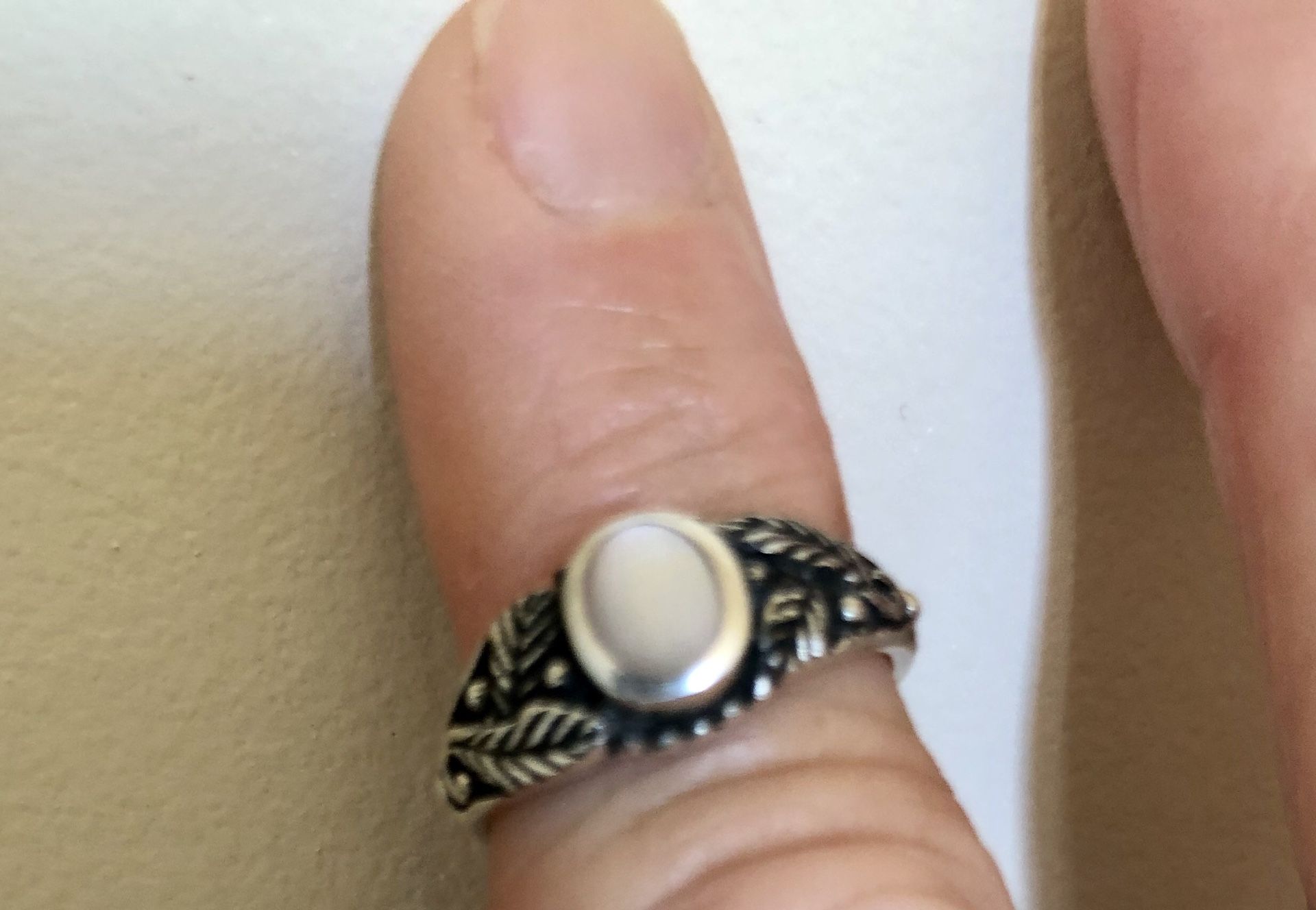 Sterling silver mother of pearl ring size 7