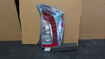 2010-2011-2012-2013-2014-2015 TOYOTA PRIUS RIGHT TAIL LIGHT OEM USED #11472