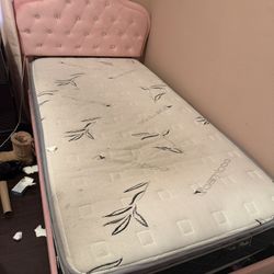 Twin Size, Bed Frame, Pink Wood, Diamonds Pillow, Do Mattress