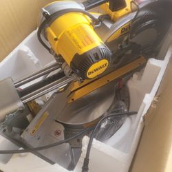 Dewalt 15 Amp Corded 12" Double Bevel Sliding Compound Sliding Miter Saw W/XPS Technology!!!