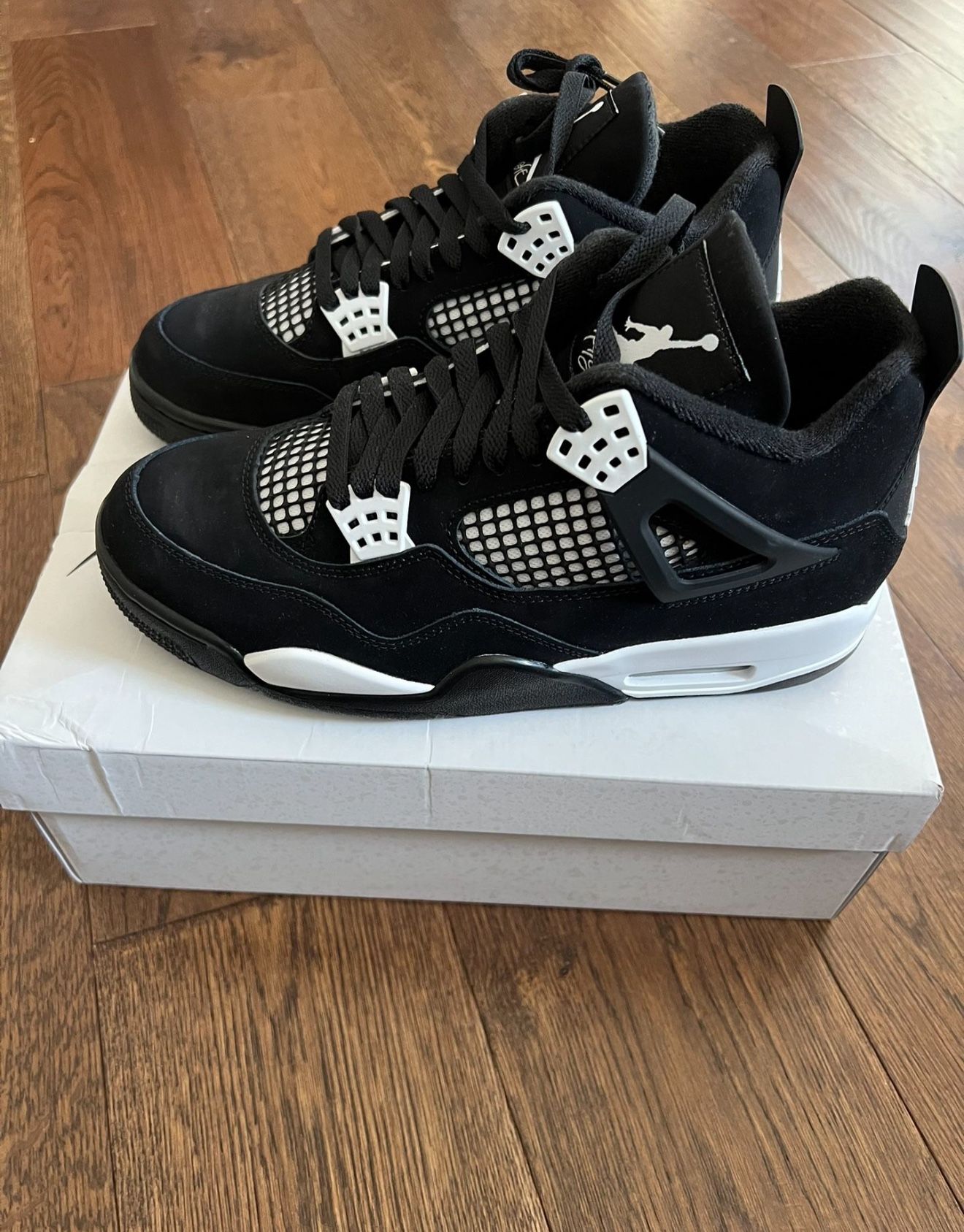 Jordan Retro 4 White Thunder Size 8.5