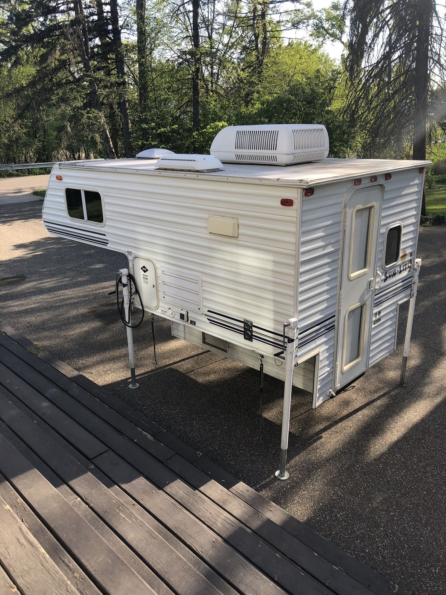 Truck Camper 2005 Sun Valley Inc. Sunlite 690SE