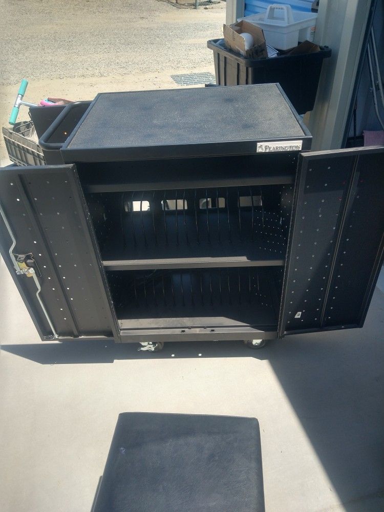 Pearington 30 Laptop Rolling Charging Station