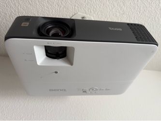 BenQ TK700 4K HDR and ceiling mount