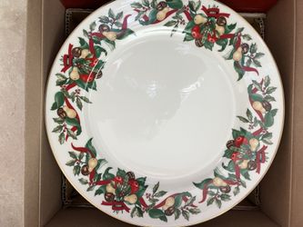 AMC "Christmas Bounty" 10" Diameter Pedestal Cake Stand
