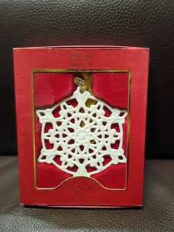 LENOX 2011 Annual Snowfantasies Snowflake Christmas Ornament in Original Box