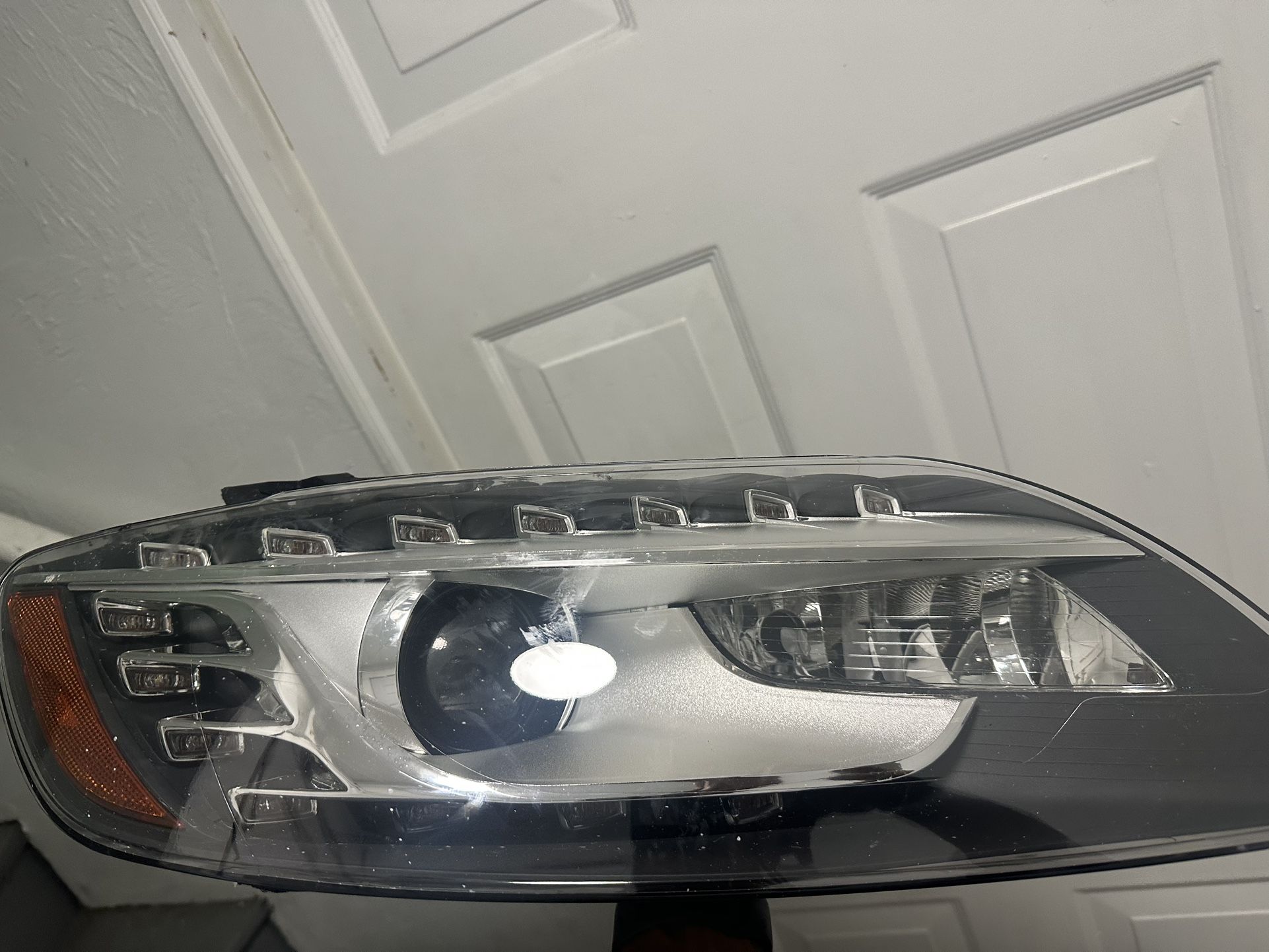 2014 Audi Q7 OEM Passenger Adaptive Headlight Assembly