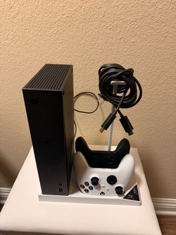 Xbox S Series 512 GB with cooling / recharging stand