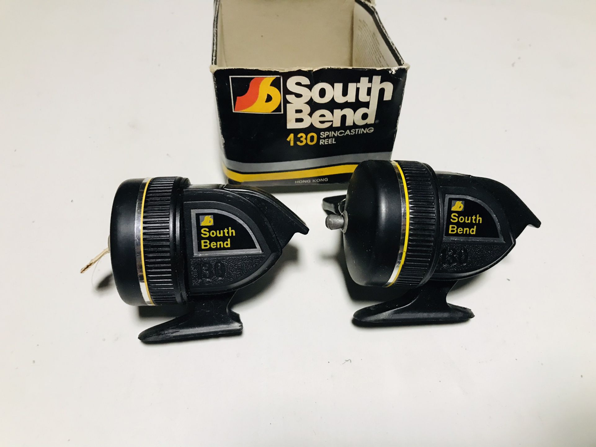 2 Vntg Fishing Reels ( 1 Is For Parts)