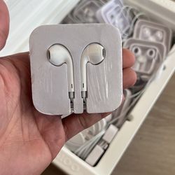 Apple EarPods Headphones with 3.5mm Plug