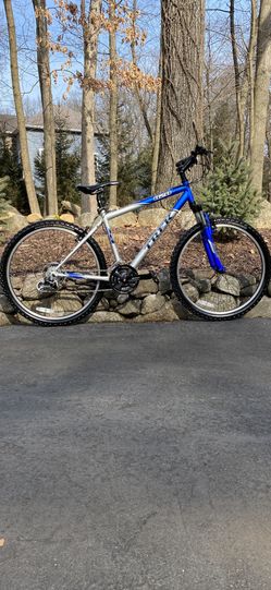 26” Trek 820 21 Speed Mountain Bike Bicycle Pristine Like New Condition