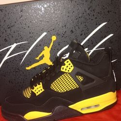 Jordan 4 Thunder Size 8.5 DS