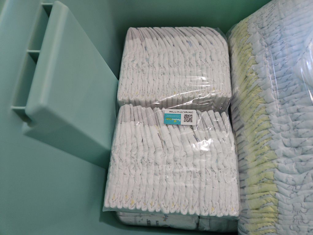 Diapers Pampers Unopened 42 Count (NEWBORN) $5 (PENDING)