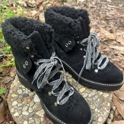 New Time & Tru black fuzzy Boots
