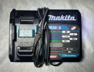 MAKITA 40V Charger