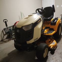 Cub cadet Riding tractor mower
