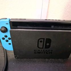 Nintendo Switch + 2 GAMES + Carrying Case + 2 Extra Joysticks + Pro Controller