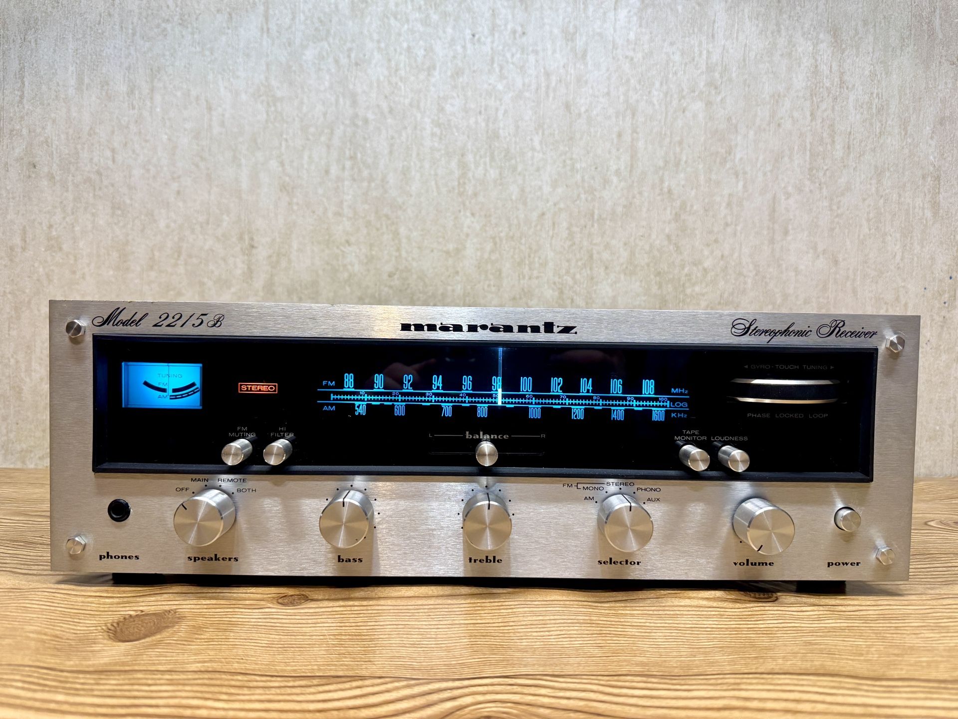 Vintage Marantz 2215B Stereo Receiver *Serviced*