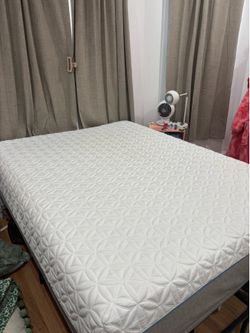 Queen Size Tempur-pedic mattress