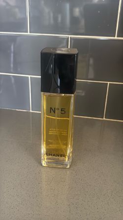 No 5 Chanel perfume