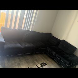 Black Velvet Sectional Couch – Good Condition – Modern Style