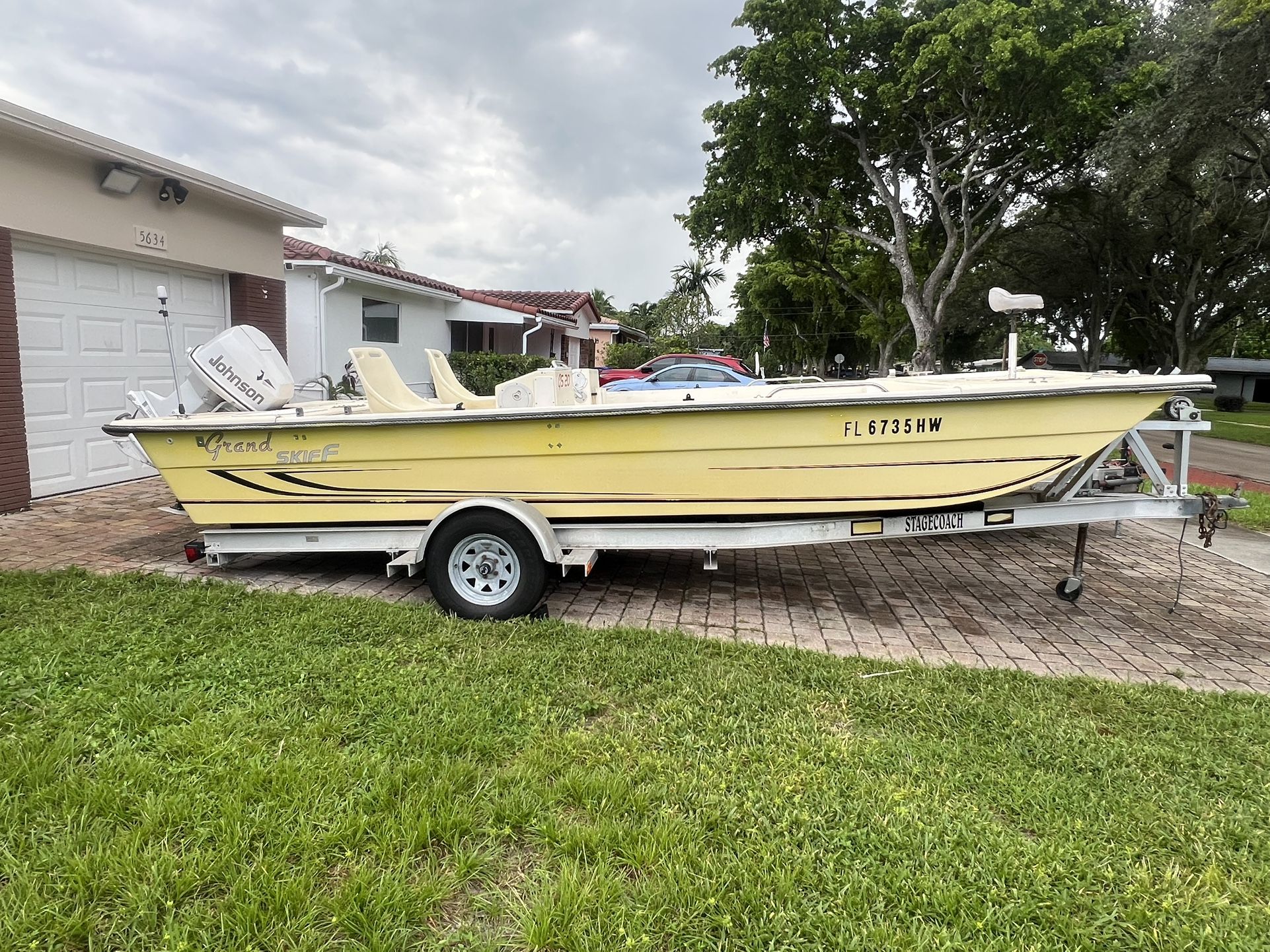 Grand Skiff Fishing Boat Clear Bottom