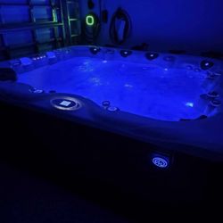 Hot Tub Jacuzzi
