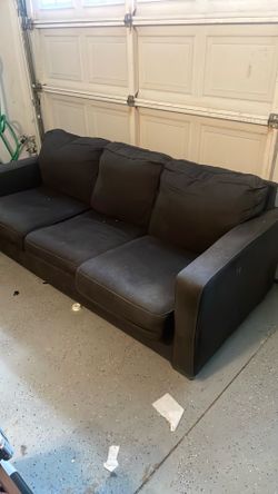Couch with pull out bed