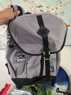 Dakine  Range 24 L back pack New with tags.