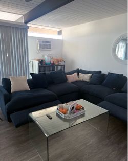 Bob’s Furniture Oversized Sectional Sofa – Great Condition