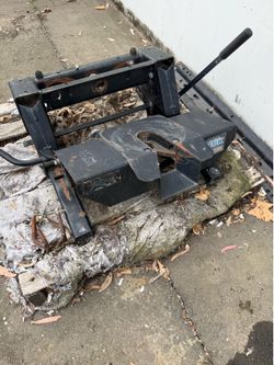 Reese Titan 16k fifth wheel hitch
