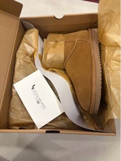 Kookaburra By Ugg brand new size 8 Victoria mini