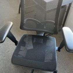 NEW OFFICE CHAIR