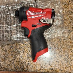 Milwaukee M12 Impact 