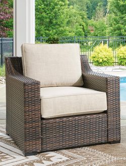 Outdoor lounge chair with cushion