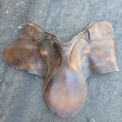 Vintage Johs. Stübben Krefeld Germany English Leather Saddle – Approx. 18” Seat