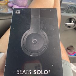 BEATS SOLO 3  (BRAND NEW)