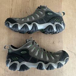 Oboz Hiking Shoes Women’s Size 10.5 Men’s 9.5 Almost New Condition!!!