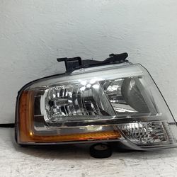2015 2017 Ford Expedition right headlight (1A)