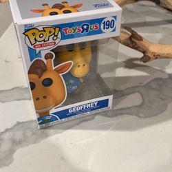 Toys R Us Geoffrey Vinyl Figure 