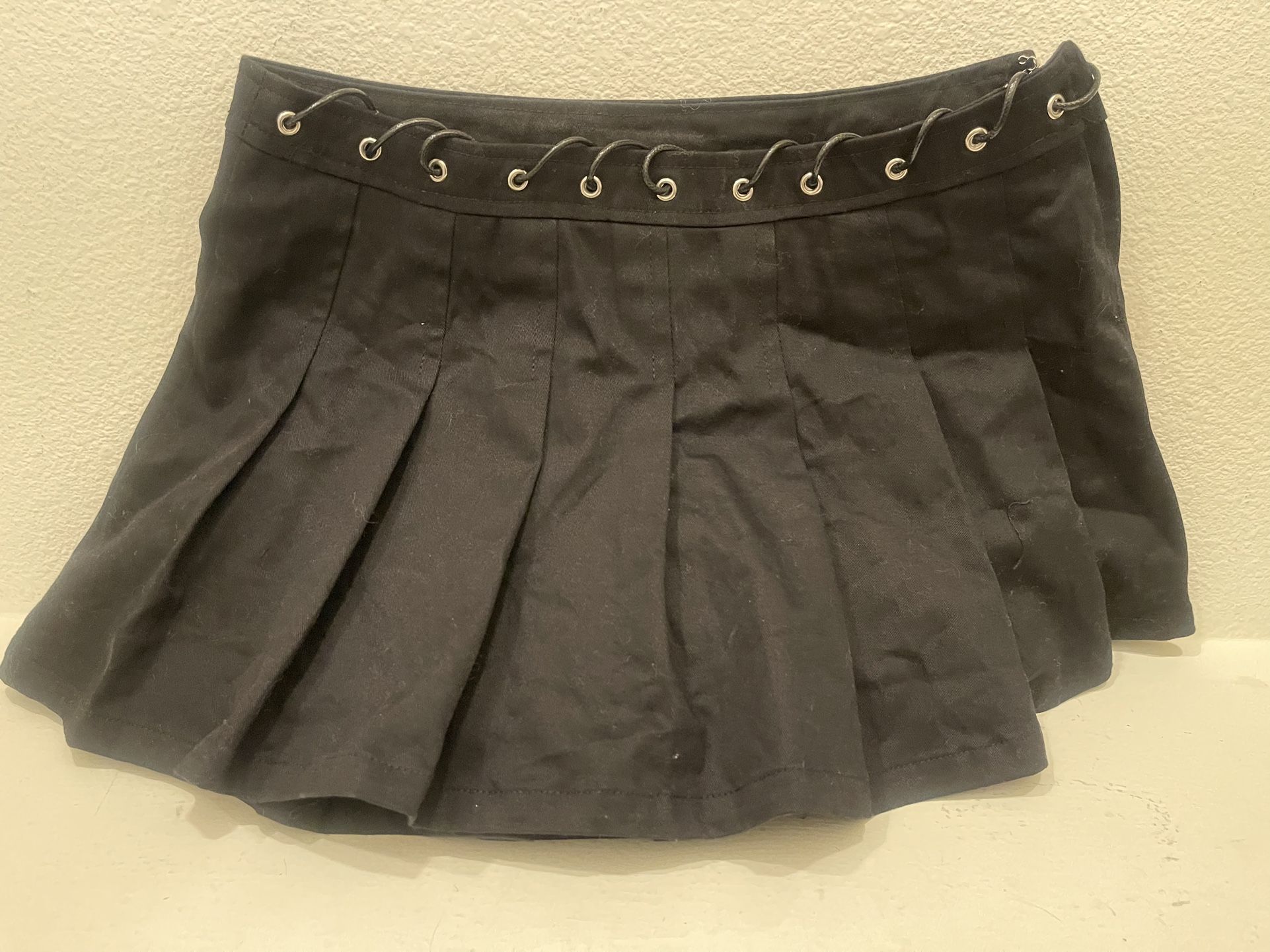 FASHION NOVA PLEATED MINI SKIRT XS