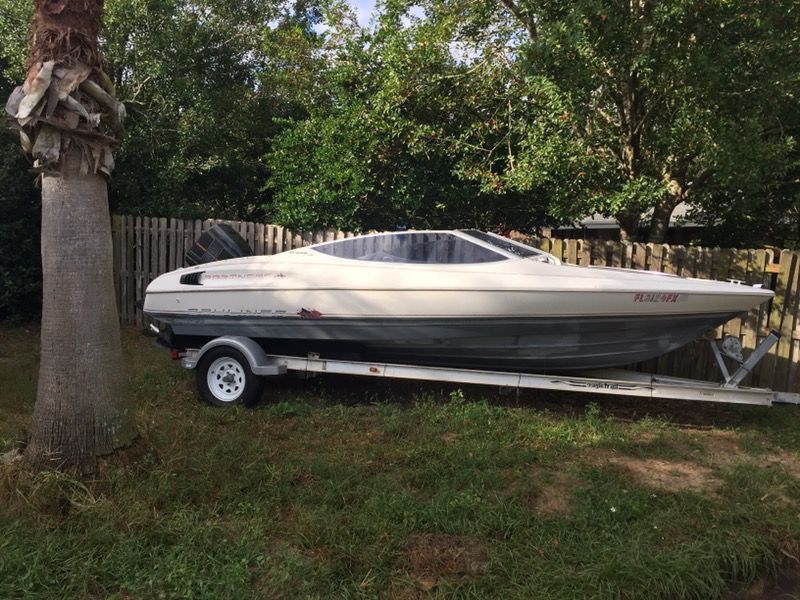 Boat and trailer for Sale 1990 Bayliner Capri 20 ft turns over doesn't run