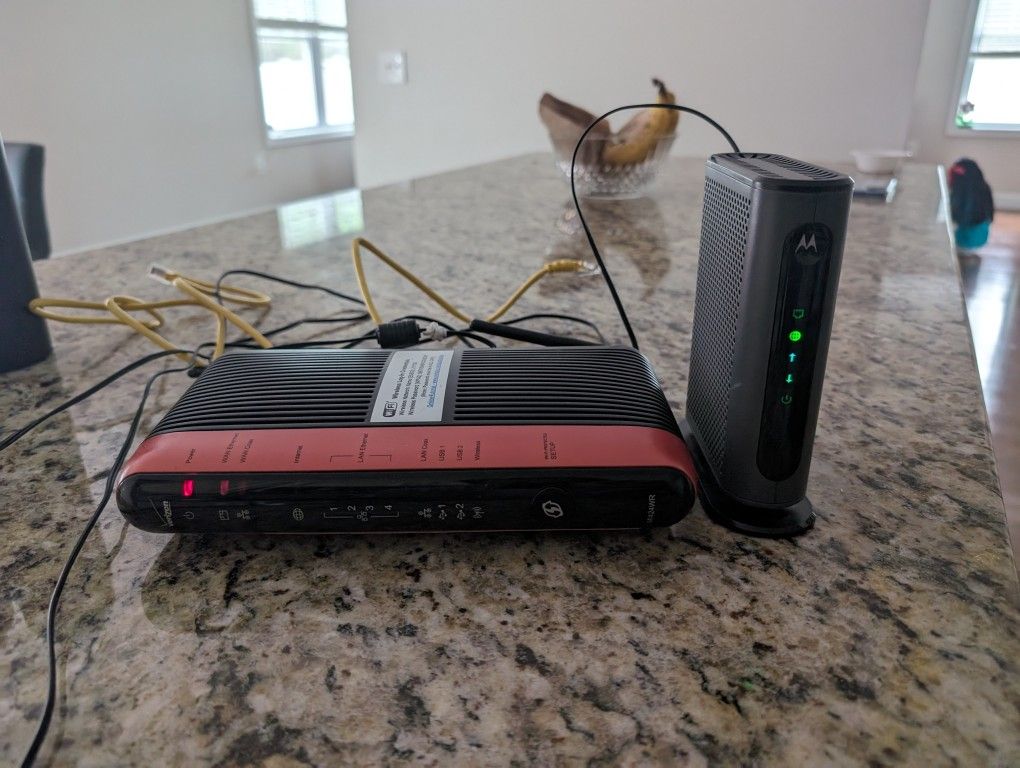 Xfinity Comcast Motorola MB7420 modem and wireless router