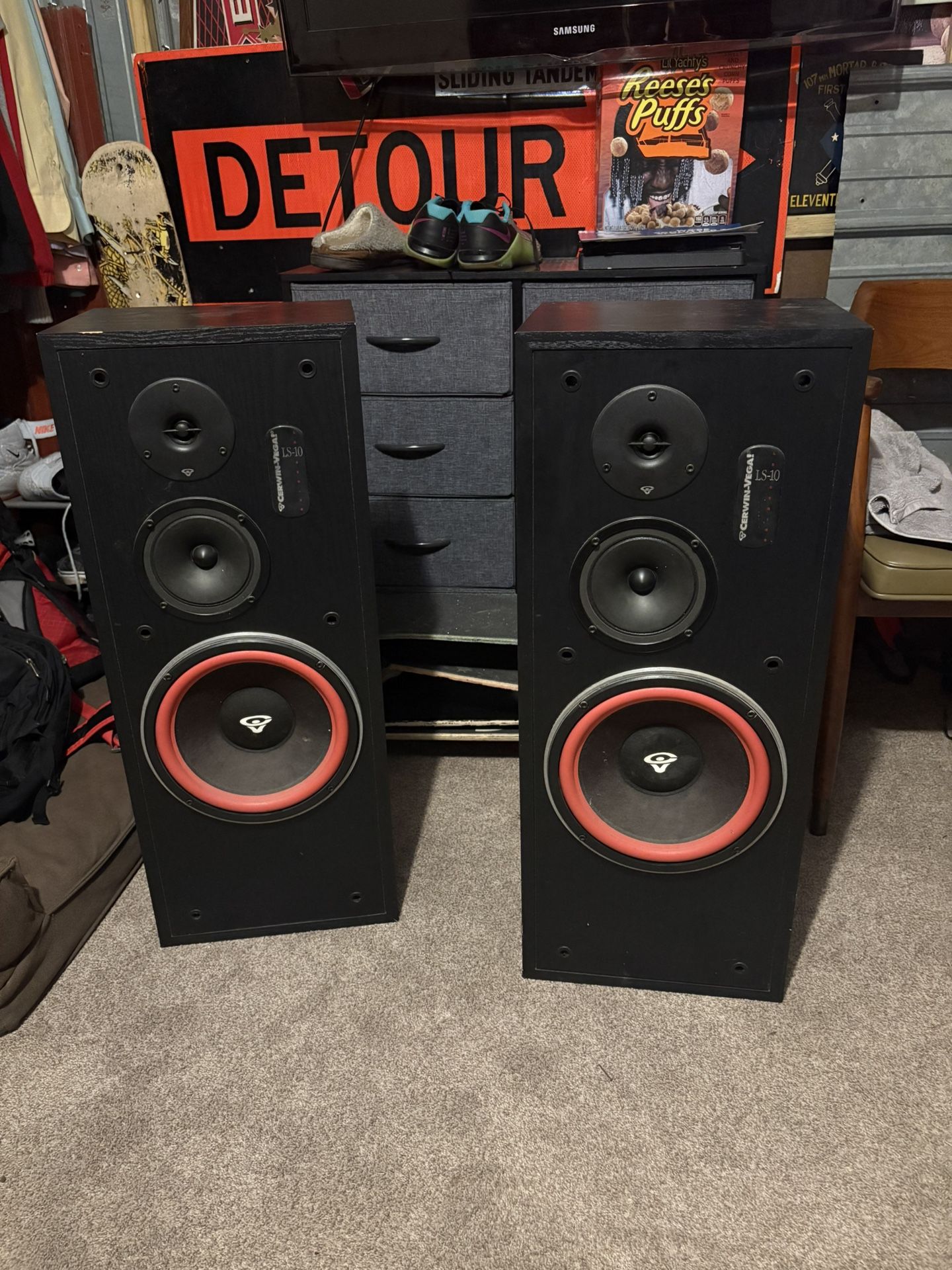 Crewin-Vega S10 Standing Speakers