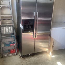 Wire pool Fridge And Freezer