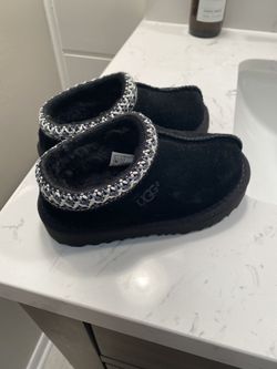 Kids ugg size 8