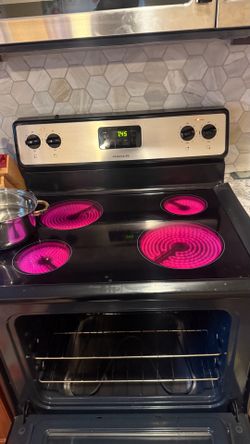 30in wide Frigidaire Oven