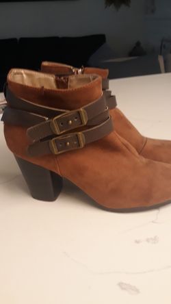 Booties brown suede wore twice ladies size 8