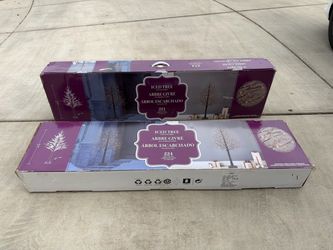 Christmas Trees - 7ft Iced Tree (2 in boxes)